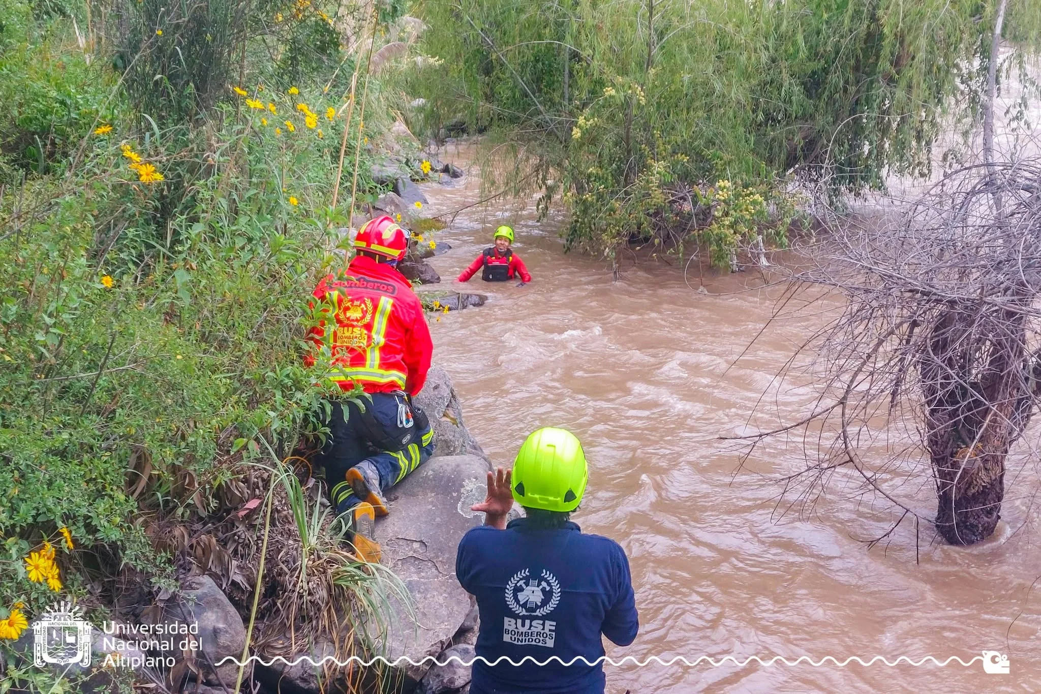 BOMBEROS UNIDOS SIN FRONTERAS BUSCAN A PUNEÑOS DESAPARECIDOS